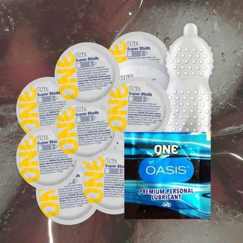Набір "ONE & ONE" (ONE Super Studs ребристі 9 шт, лубрикант ONE Oasis 4,5 г) MM26834 фото
