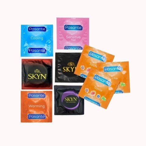 Набір Pasante + Skyn безлатексі (50 шт): Pasante Warming розігріваючі, 5 шт., Pasante Ultra Sensitive Feel, надтонкі, 5 шт., Pasante Taste Blueberry (ароматизовані, зі смаком чорниці) 5 шт., MM26908 фото