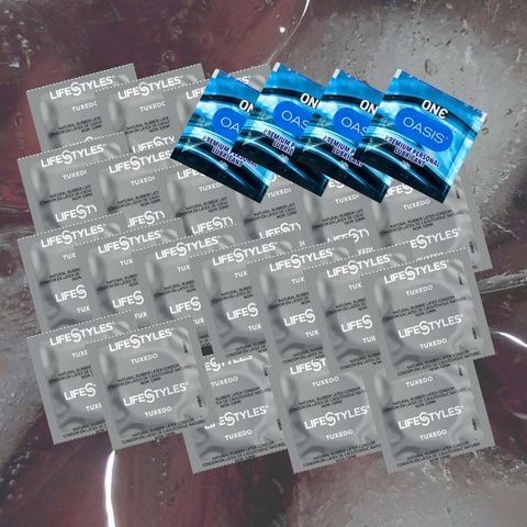 Набір LifeStyles Tuxedo Black &ndash; 20 шт., ONE Oasis 4,5 г &ndash; 4 шт MM1513 фото